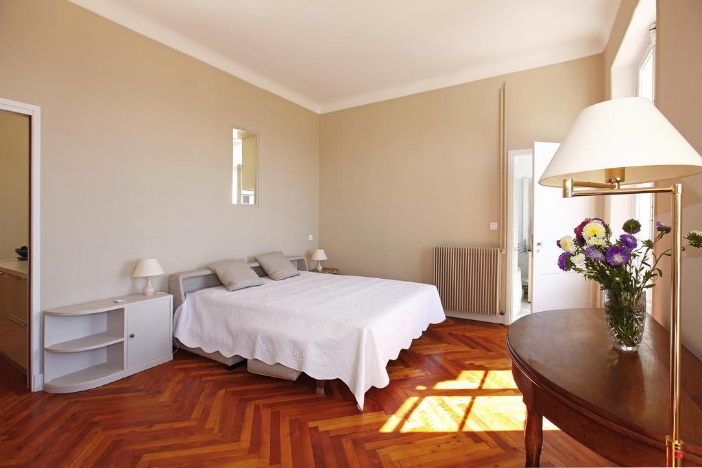 Magnifique appartement d'époque avec Vue Mer 4 personnes avec terrasse Le Port Nice Chambre photo